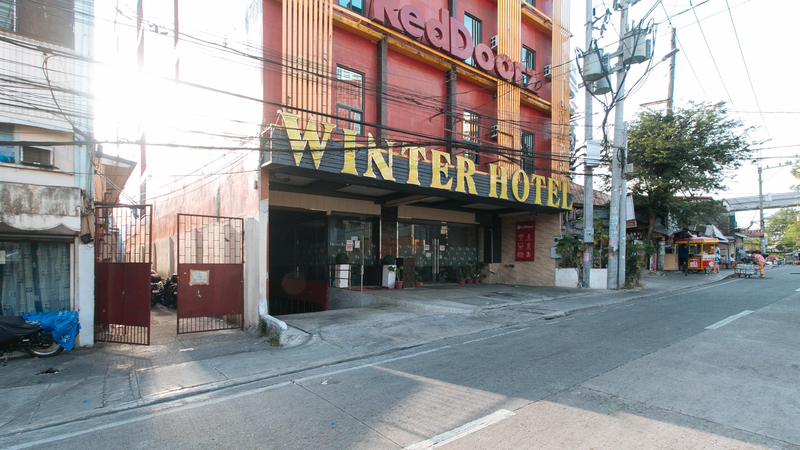 RedDoorz Plus Winter Benitez Cubao Manila Exterior foto