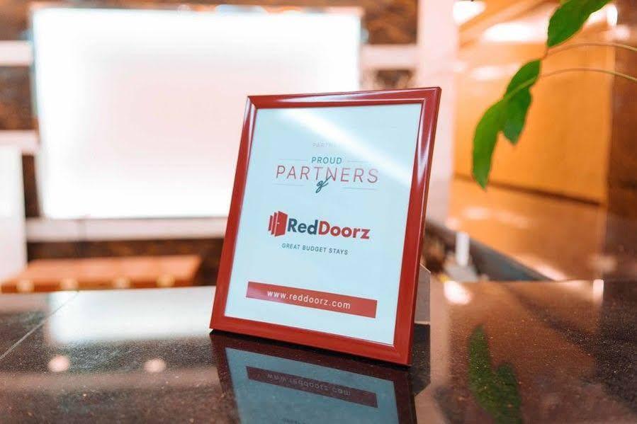 RedDoorz Plus Winter Benitez Cubao Manila Exterior foto